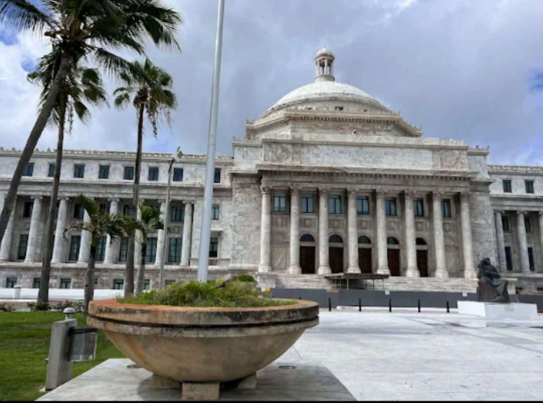 Desayuno en el Senado: café, tostadas y un contrato de $60 mil dólares mensuales…